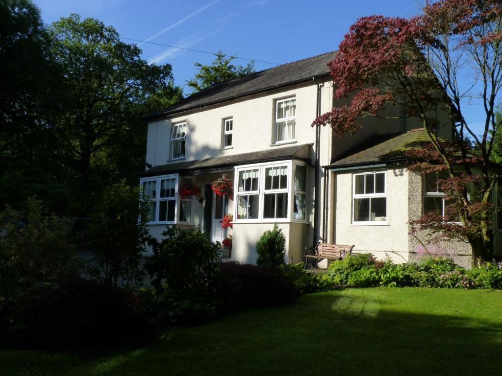 Lyndhurst Guest House Ulverston Bagian luar foto