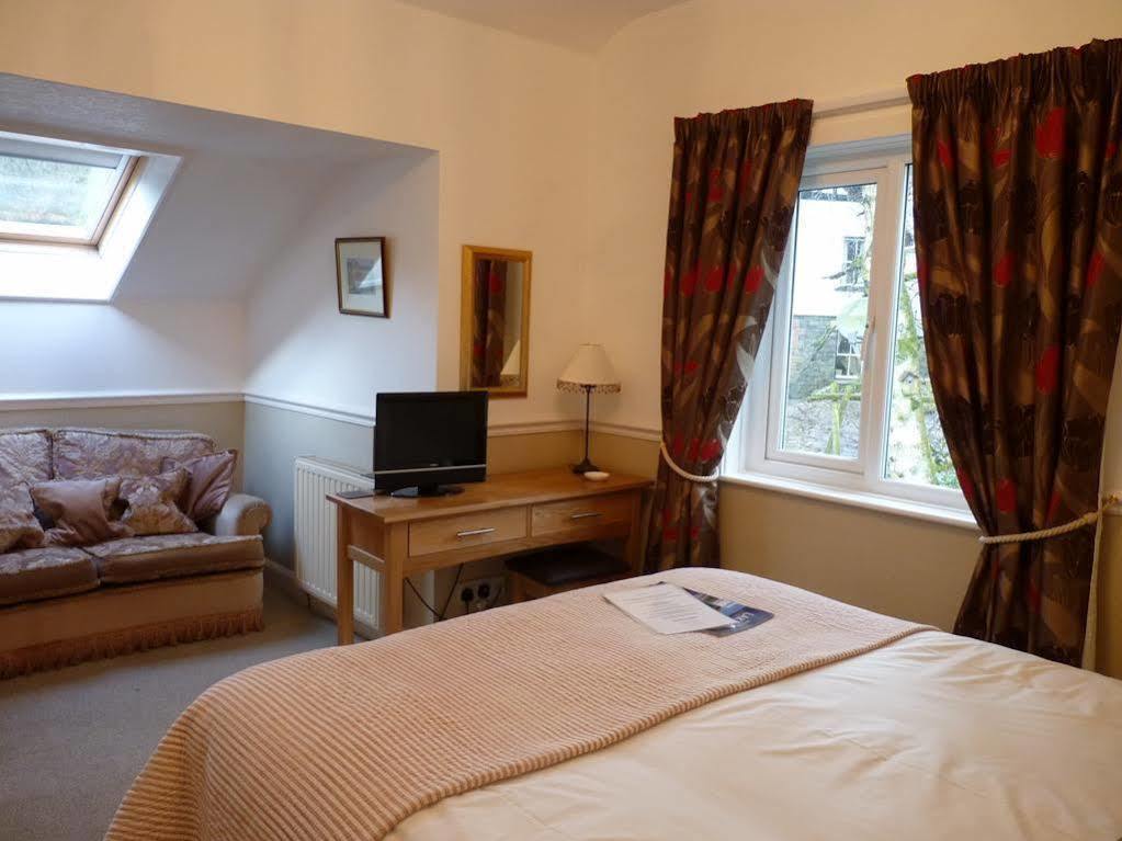 Lyndhurst Guest House Ulverston Bagian luar foto