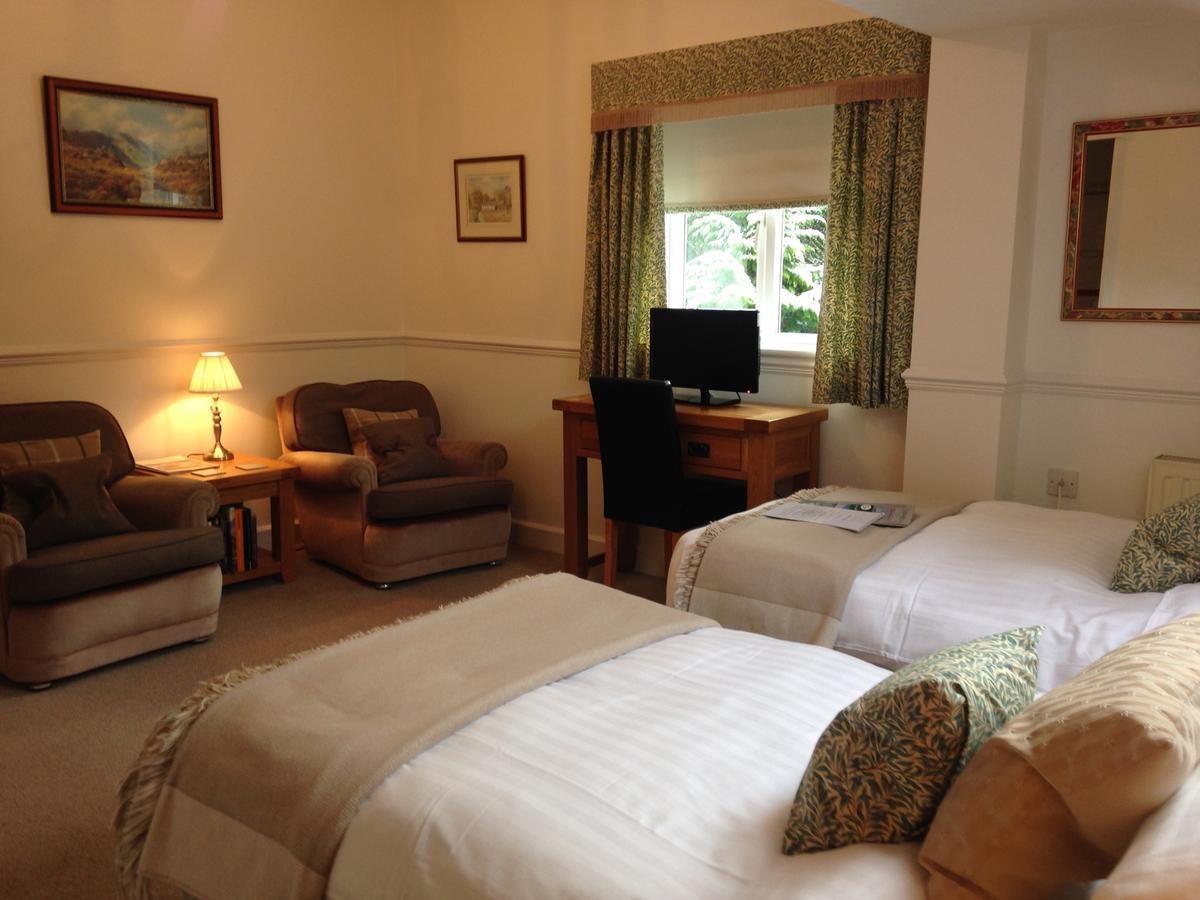 Lyndhurst Guest House Ulverston Bagian luar foto