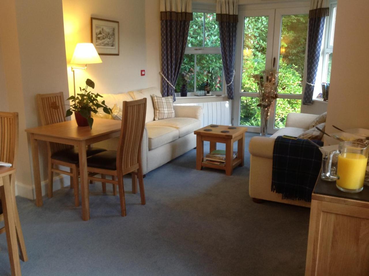 Lyndhurst Guest House Ulverston Bagian luar foto
